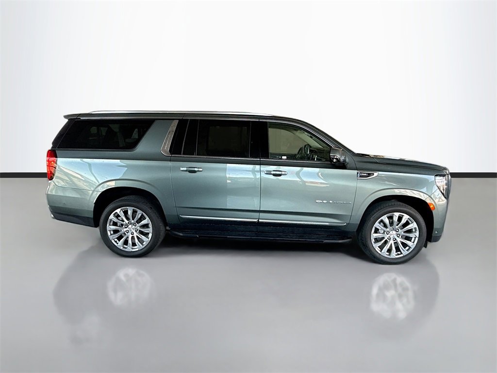 Used 2024 GMC Yukon XL Denali w/ Advanced Technology Package image 4