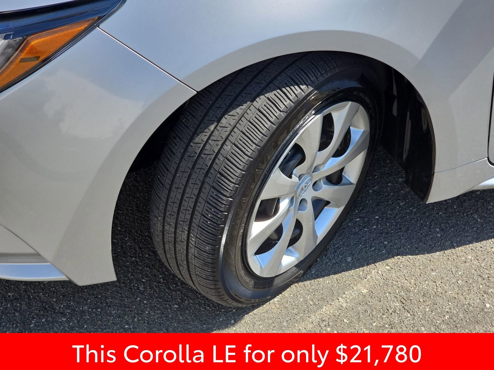 Used 2025 Toyota Corolla LE FWD image 38