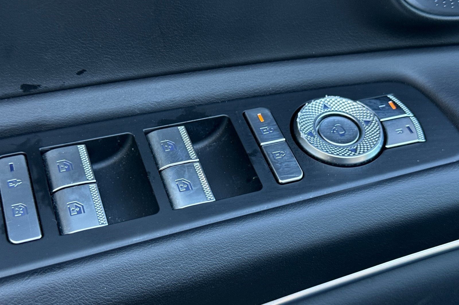 Used 2025 Genesis GV80 2.5T Prestige image 14