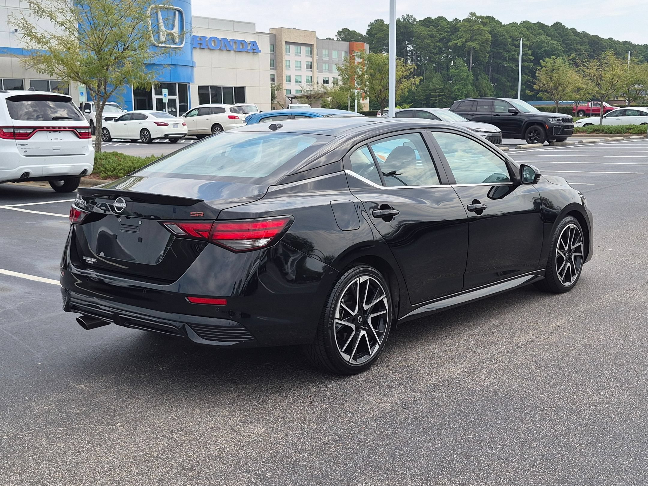 Used 2025 Nissan Sentra SR w/ SR Premium Package FWD image 3