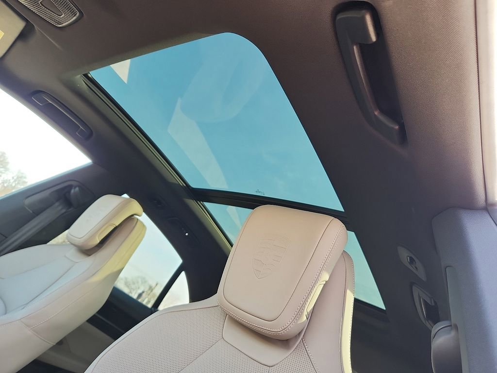 Certified 2025 Porsche Macan 4S Electric image 14