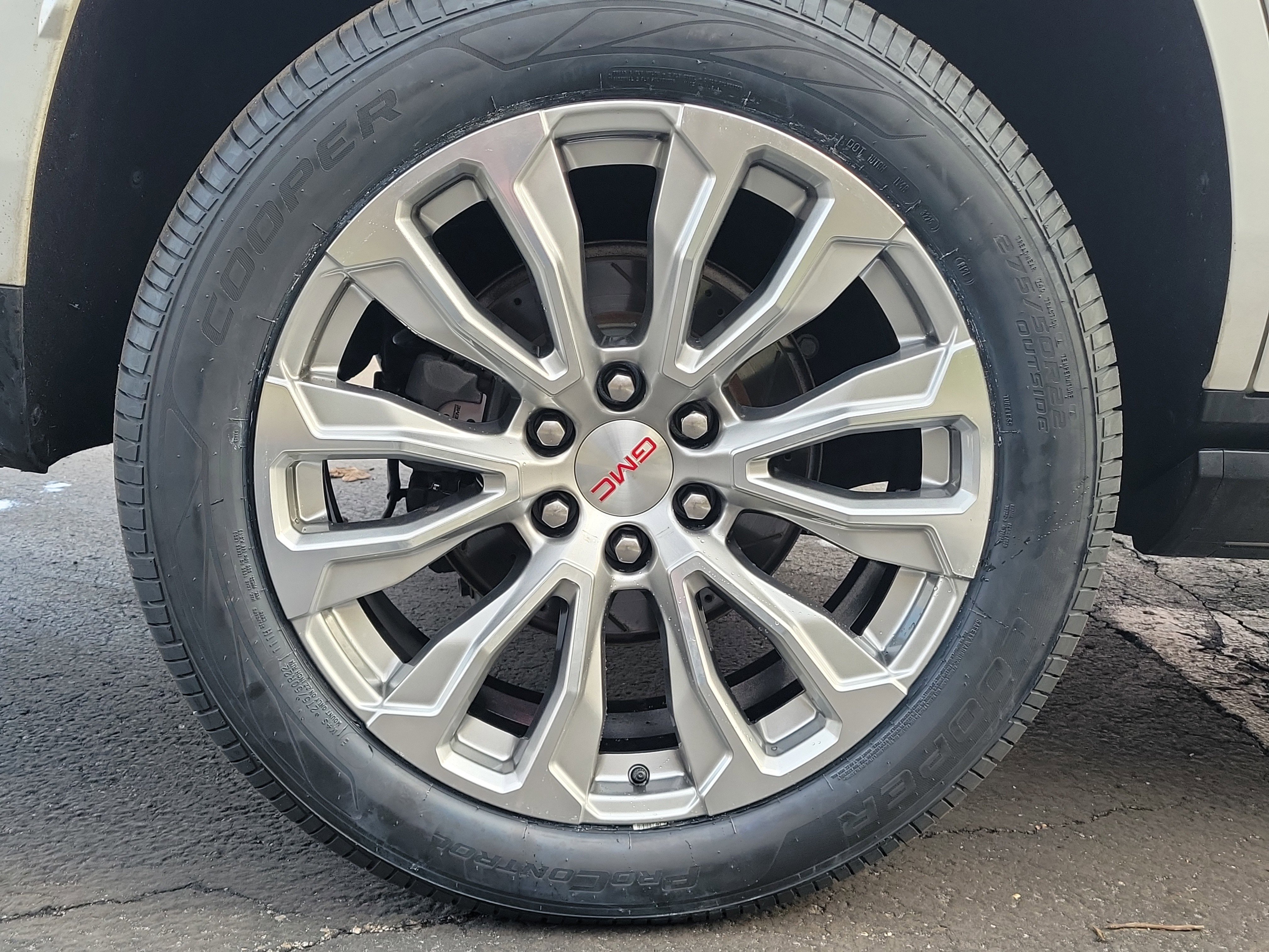 Used 2021 GMC Yukon Denali w/ Denali Premium Package image 5