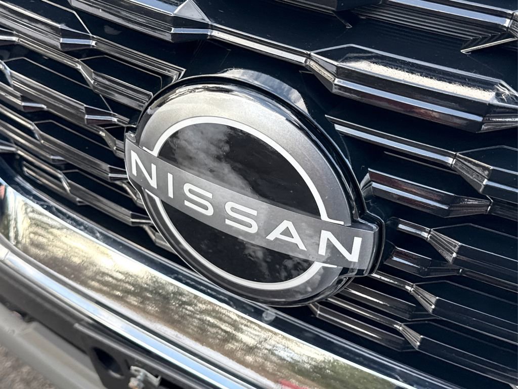 Used 2023 Nissan Rogue SV image 14