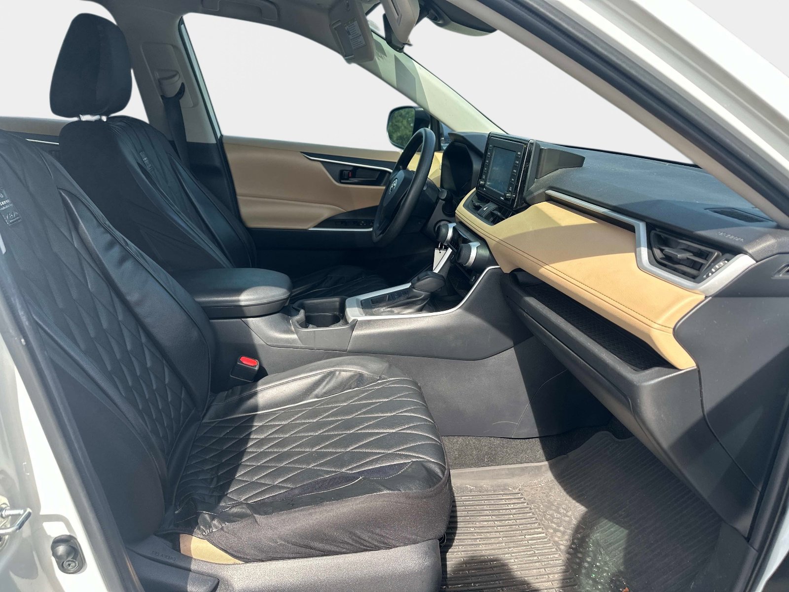 Used 2021 Toyota RAV4 LE image 7