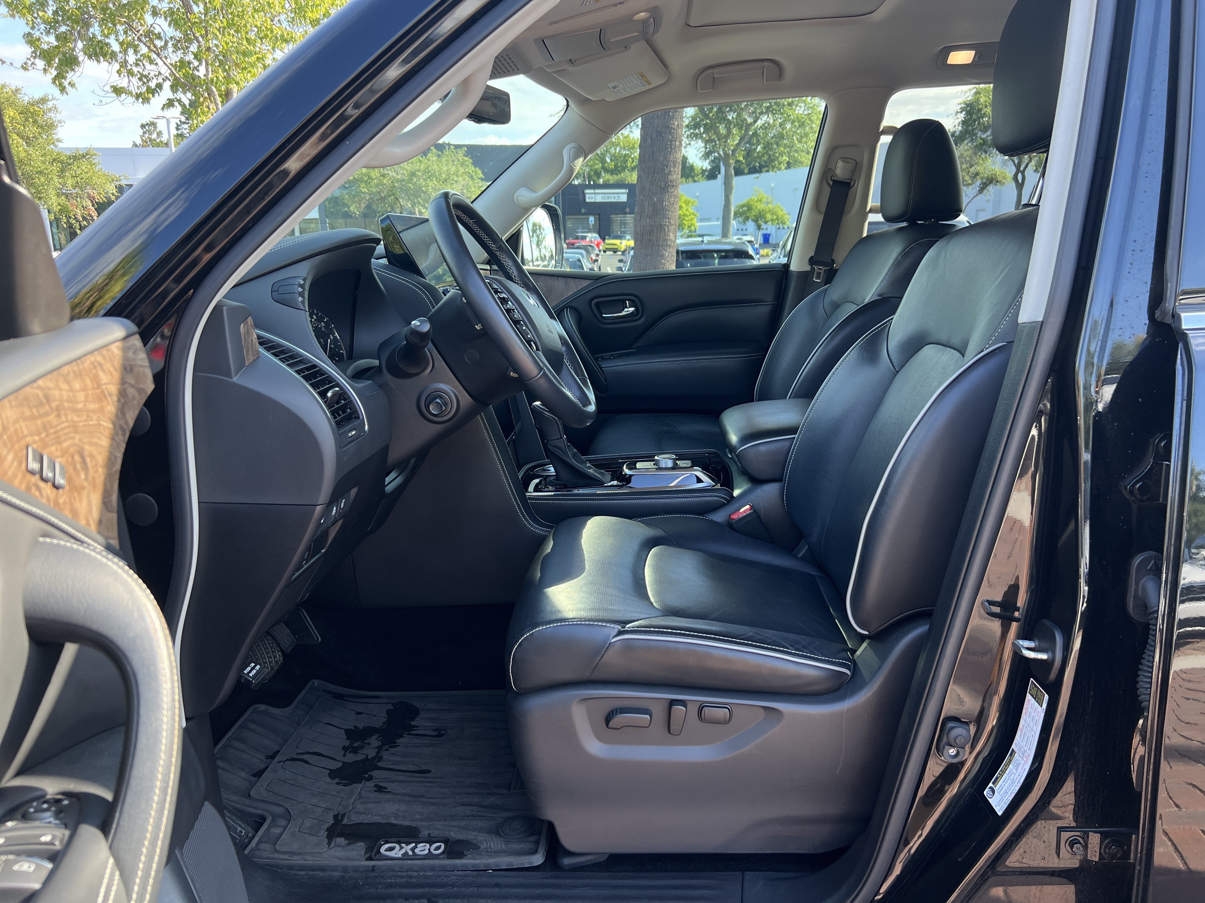 Used 2023 INFINITI QX80 Premium Select w/ All-Season Package RWD image 16