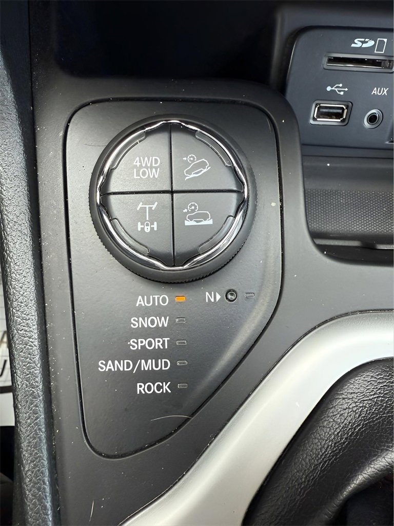 Used 2018 Jeep Cherokee Trailhawk w/ Comfort/Convenience Group image 33
