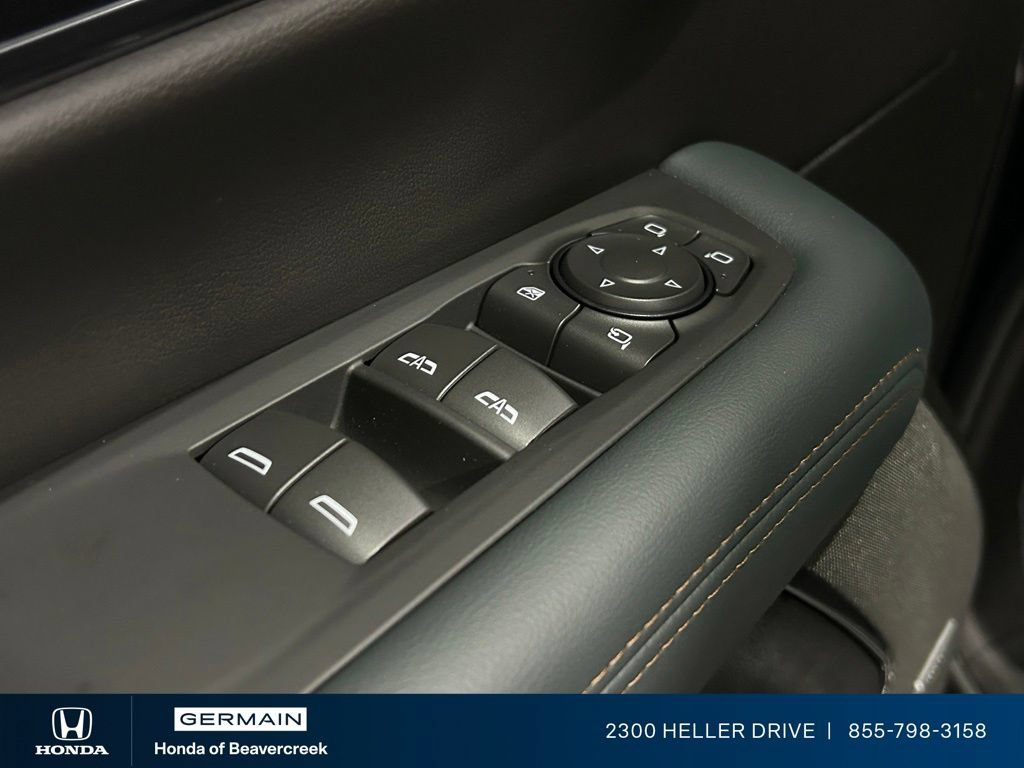 Used 2025 GMC Yukon AT4 AWD/4WD image 18