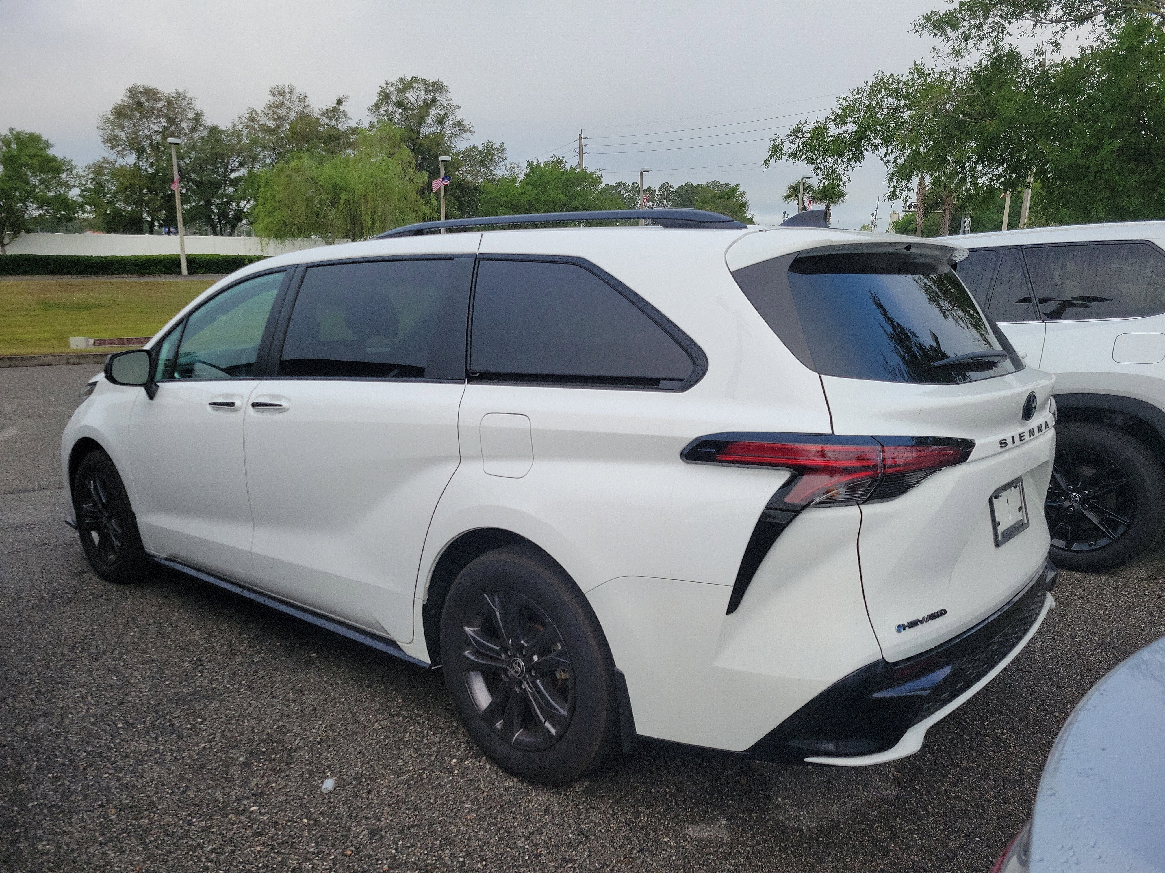 Used 2025 Toyota Sienna XSE w/ XSE Plus Package AWD/4WD image 18