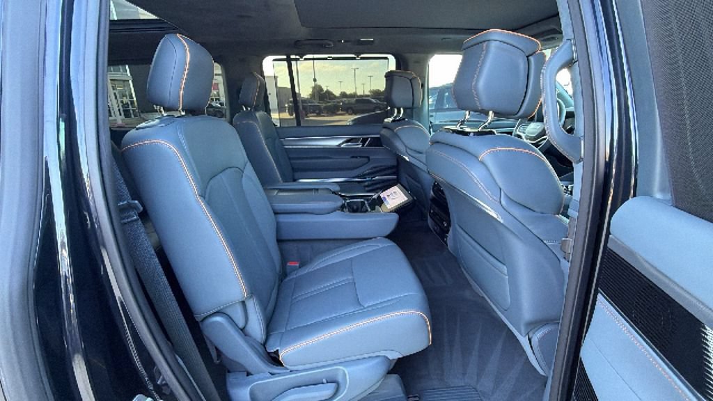 Used 2023 Jeep Grand Wagoneer L Series II w/ Premium Group II AWD/4WD image 30