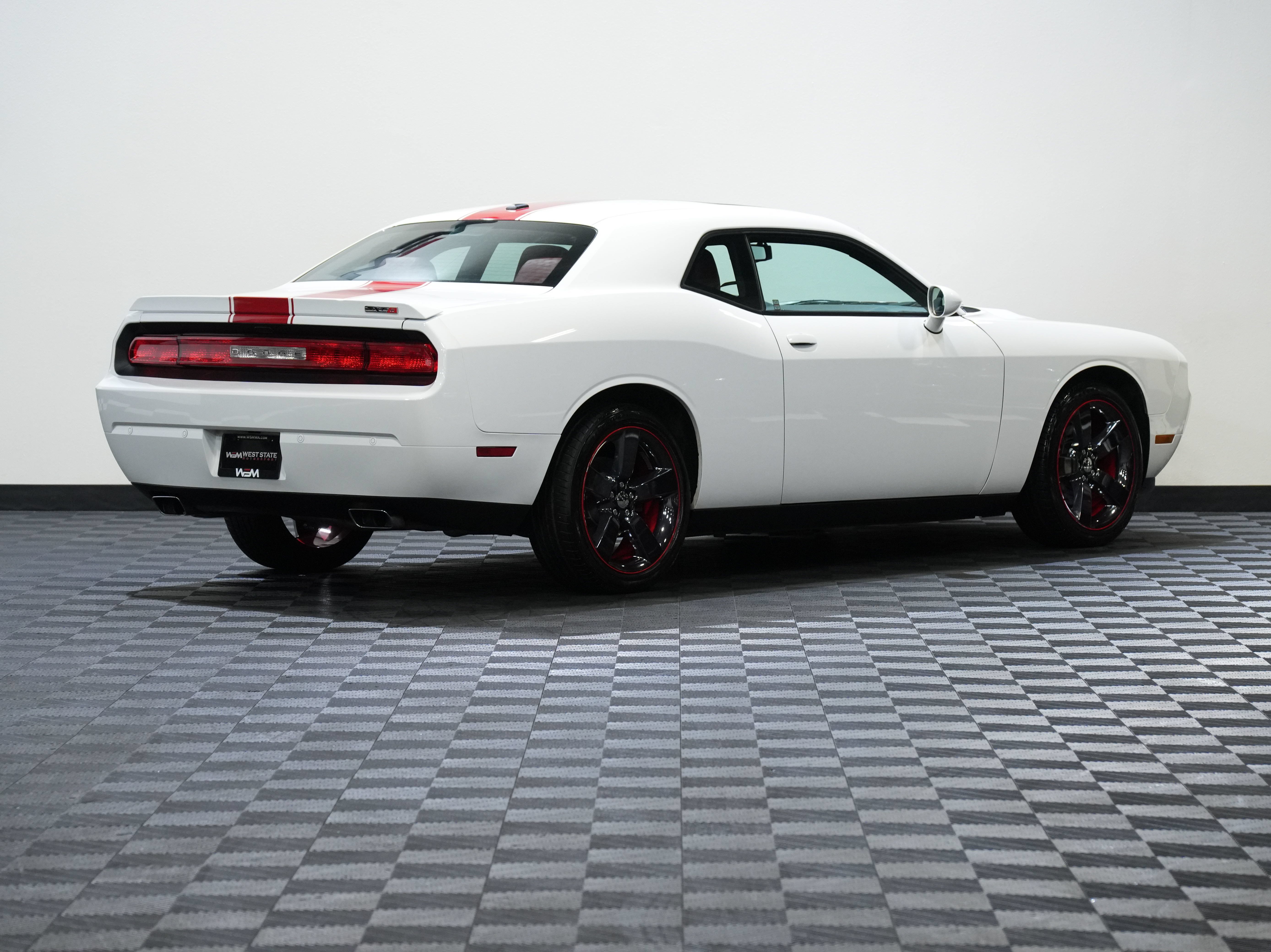 Used 2014 Dodge Challenger SXT RWD image 6