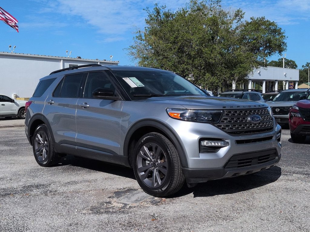 Used 2023 Ford Explorer XLT w/ Equipment Group 202A RWD image 2