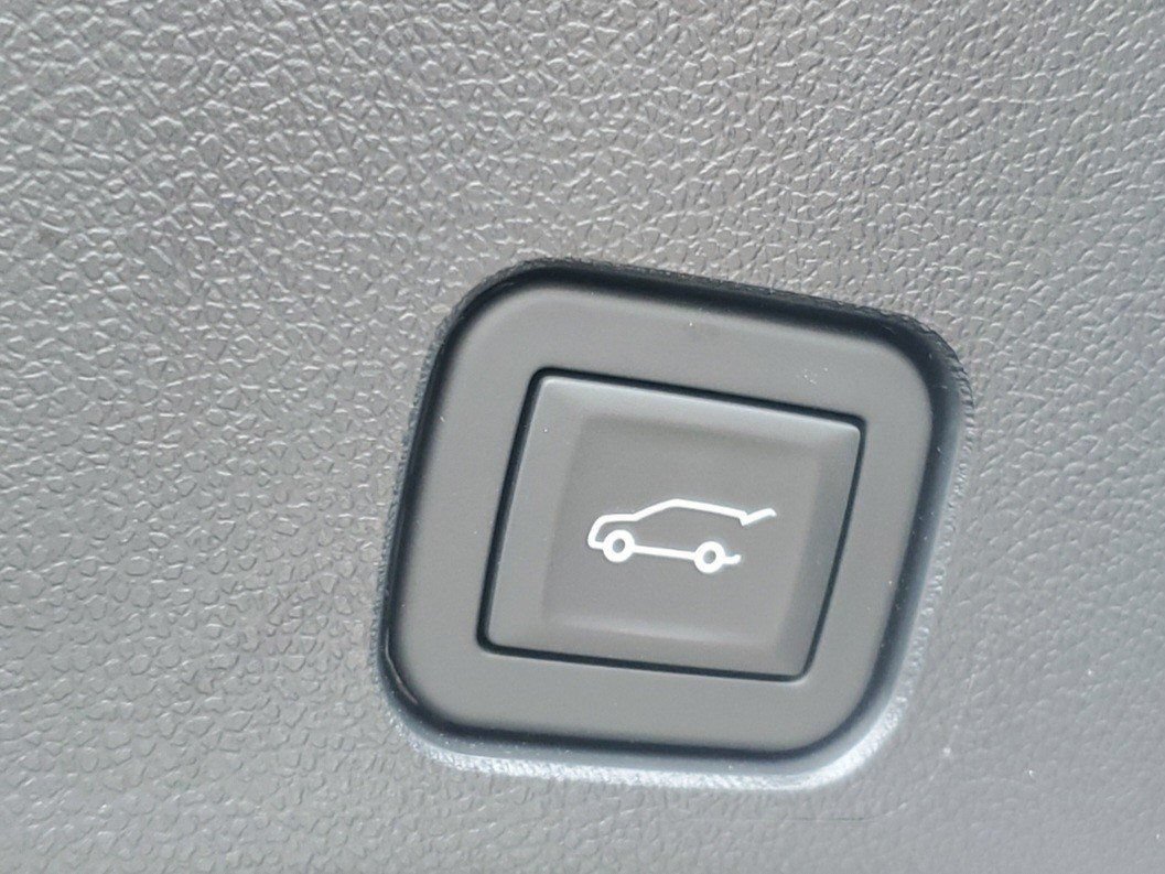 Used 2025 Buick Enclave Sport Touring w/ Power Package FWD image 9
