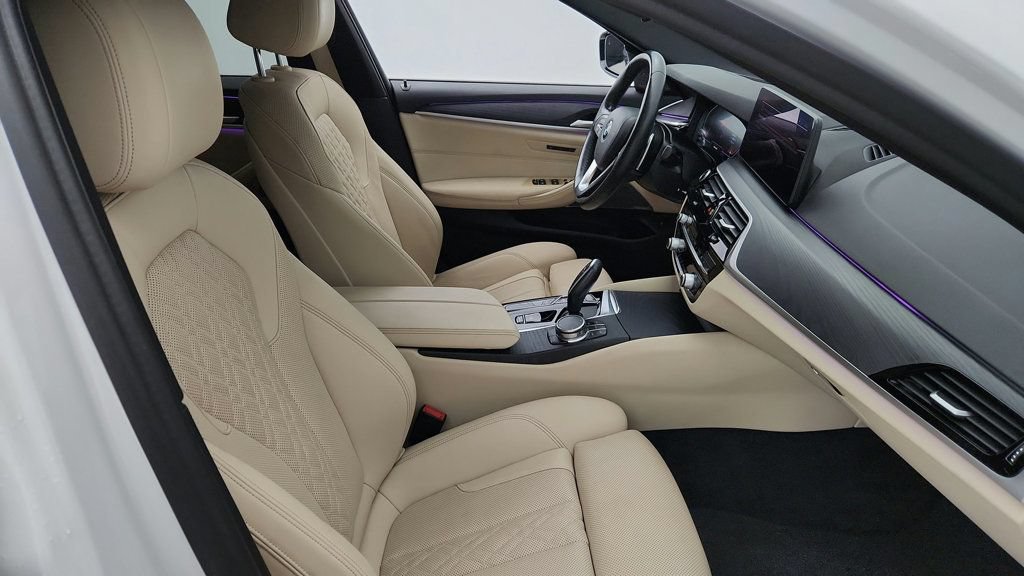 Used 2021 BMW 540i w/ Premium Package RWD image 24