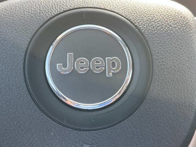 Used 2015 Jeep Cherokee Latitude FWD image 29
