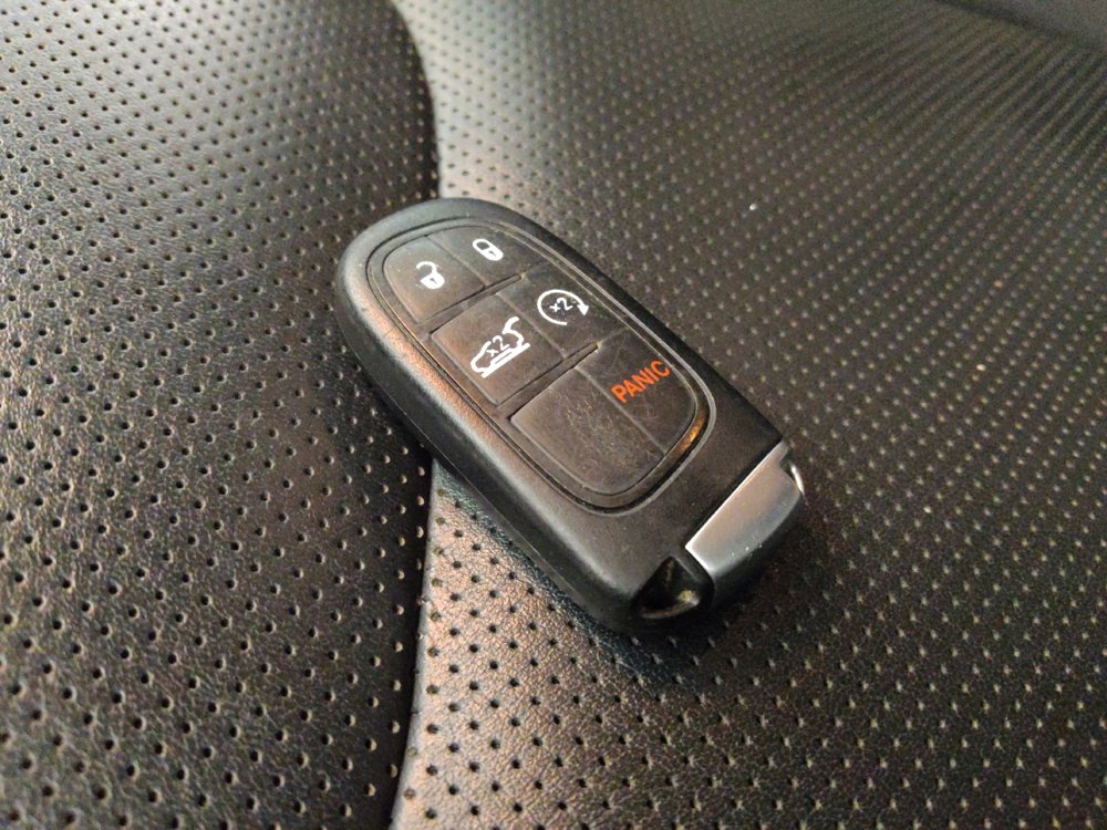 Used 2023 Jeep Cherokee Altitude Lux image 32