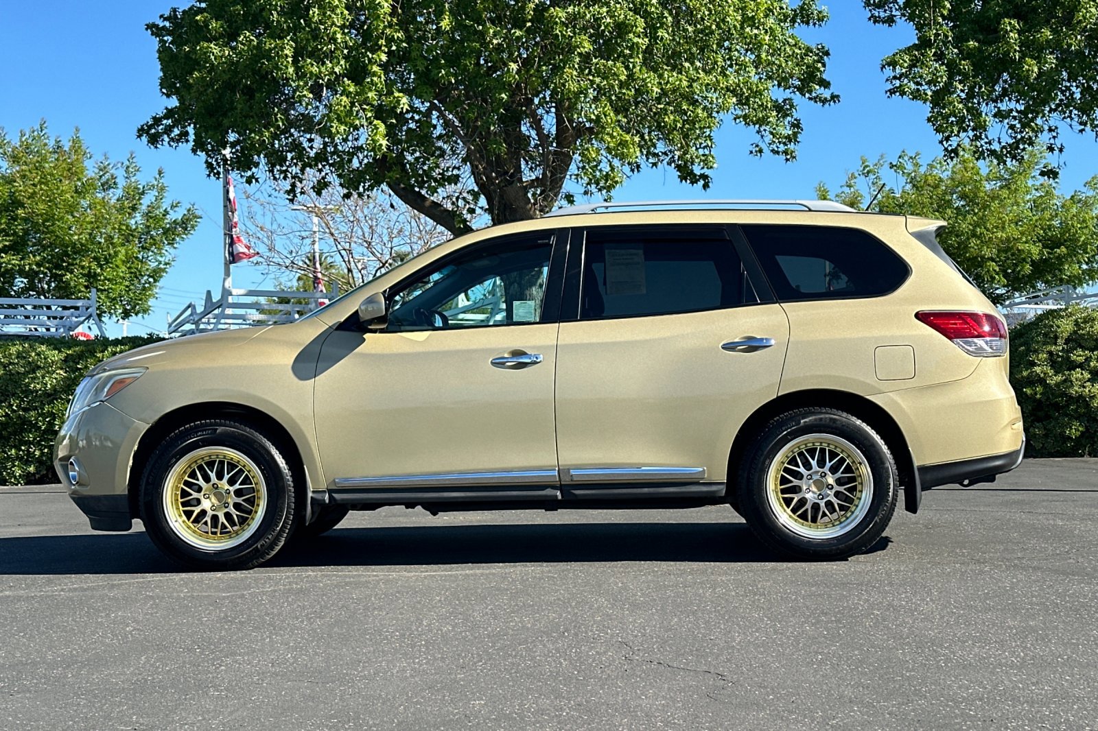 Used 2013 Nissan Pathfinder SL w/ Trailer Tow Pkg image 7