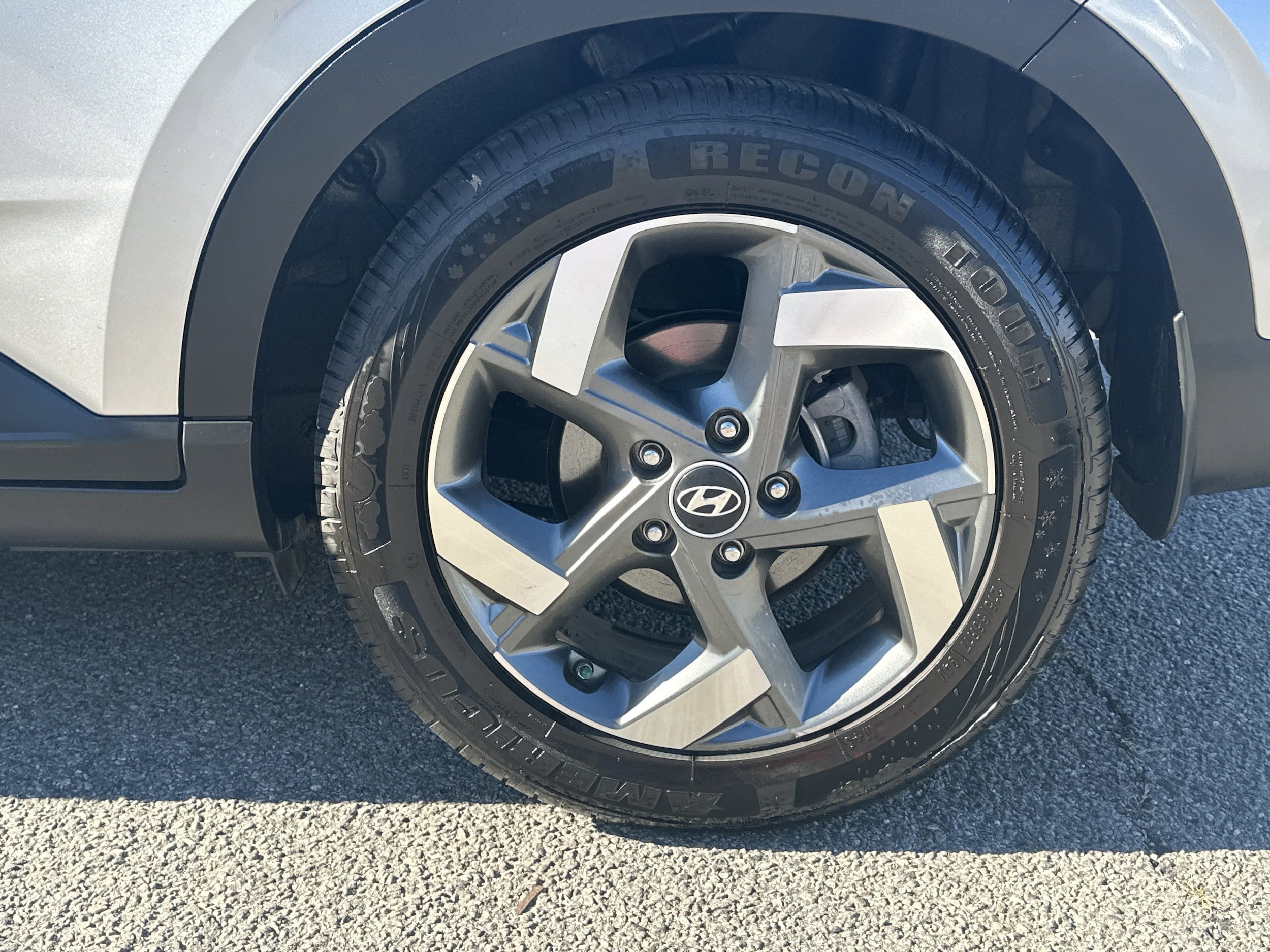 Used 2023 Hyundai Venue SEL image 19