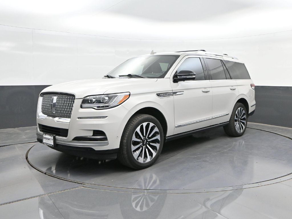 Used 2023 Lincoln Navigator Reserve RWD image 1