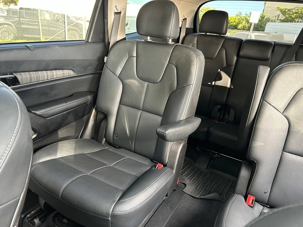 Used 2023 Kia Telluride EX w/ EX Captain's Chair Package FWD image 13