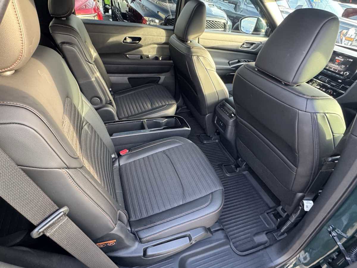 Used 2025 Nissan Pathfinder Rock Creek image 19