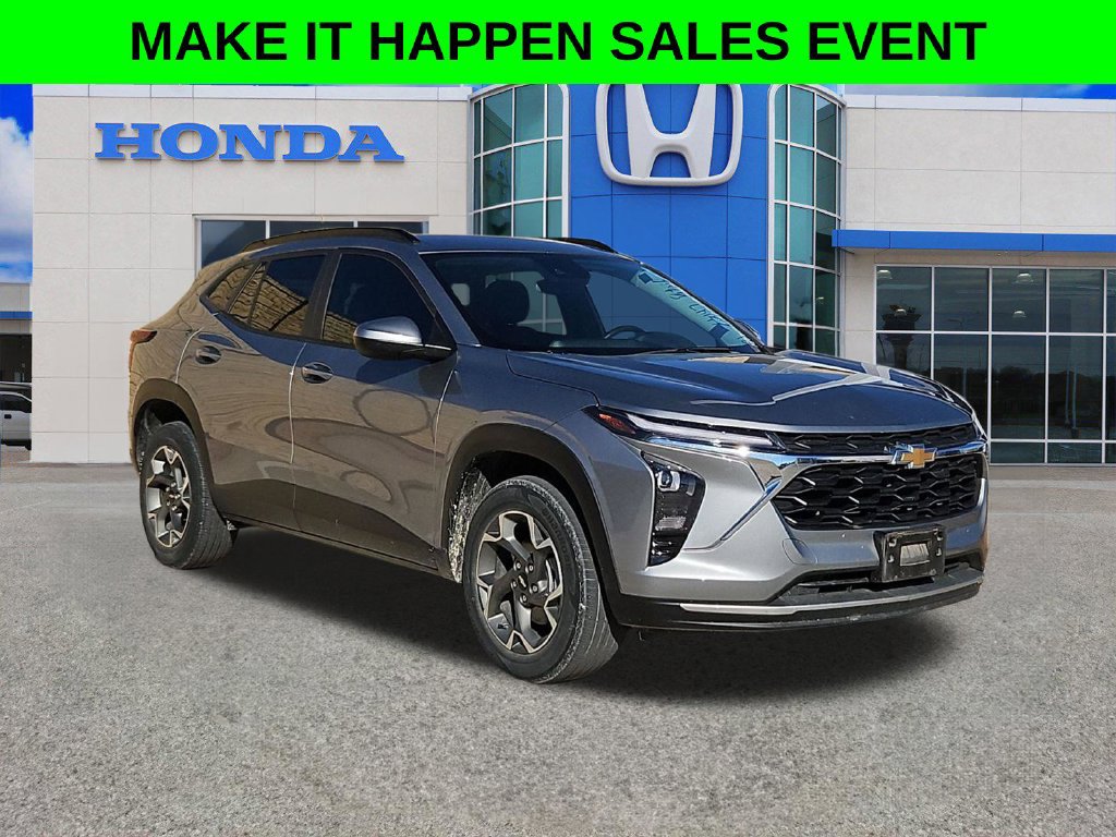 Used 2024 Chevrolet Trax LT w/ Driver Confidence Package FWD image 16