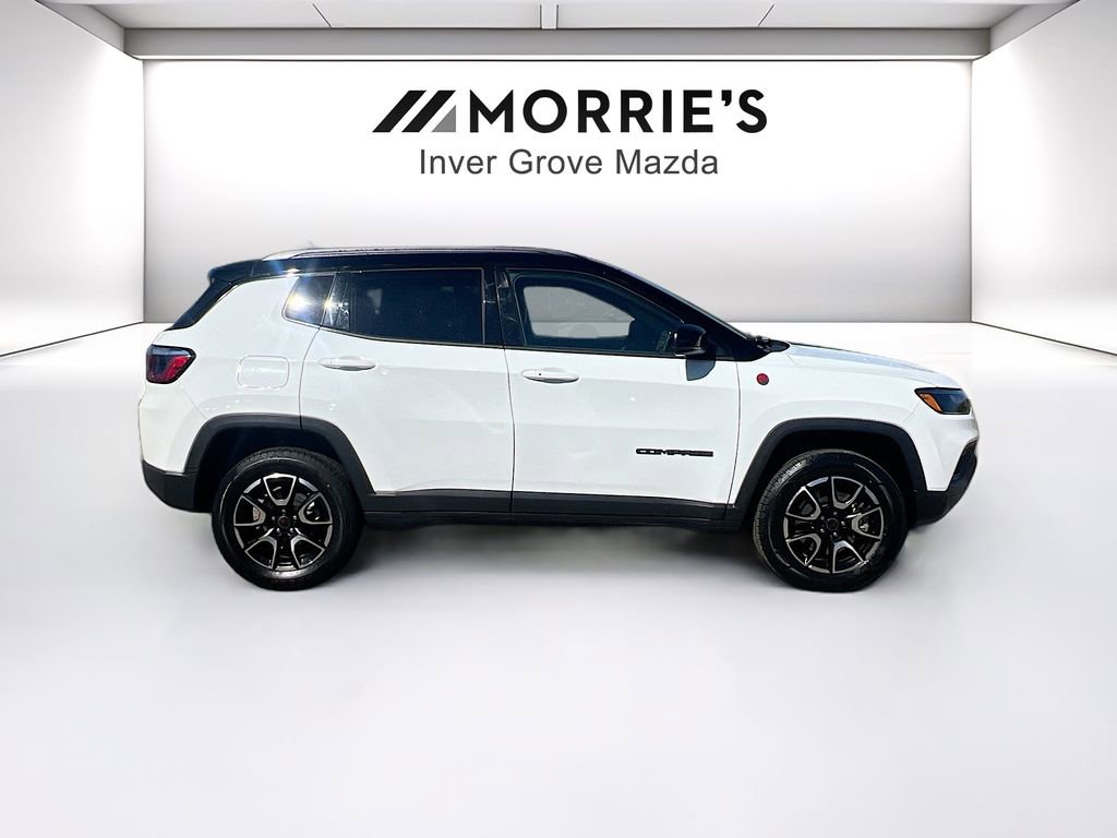 Used 2025 Jeep Compass Trailhawk AWD/4WD image 4