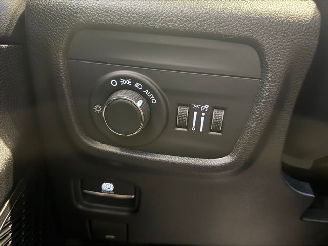 New 2025 Jeep Grand Cherokee L Altitude image 32