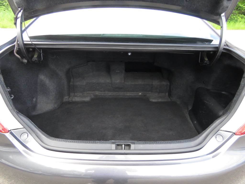 Used 2014 Toyota Camry XLE w/ Leather Package FWD image 17