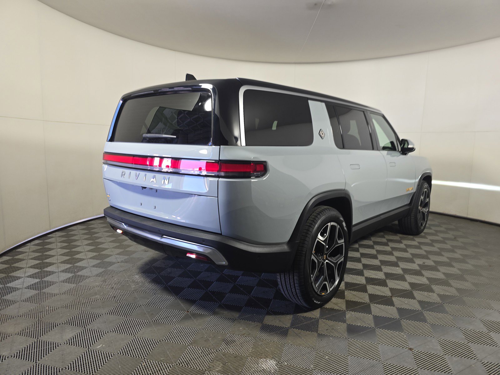 Used 2022 Rivian R1S Launch Edition image 5