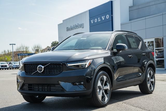 New 2026 Volvo XC40 B5 Plus w/ Climate Package AWD/4WD image 3