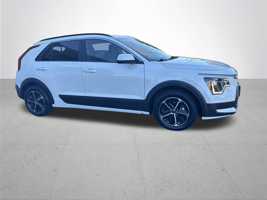 Used 2025 Kia Niro LX FWD image 5