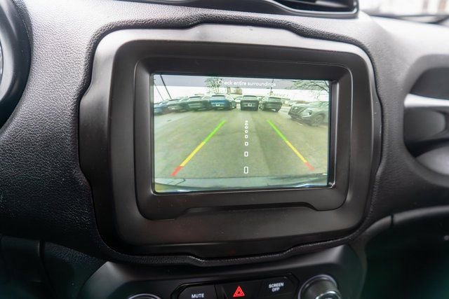 Used 2020 Jeep Renegade Latitude w/ Cold Weather Group image 26