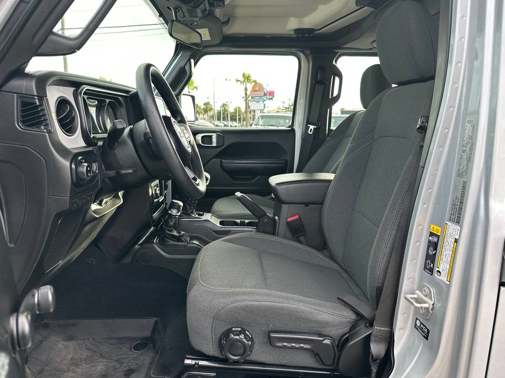 Used 2024 Jeep Gladiator Sport AWD/4WD image 11