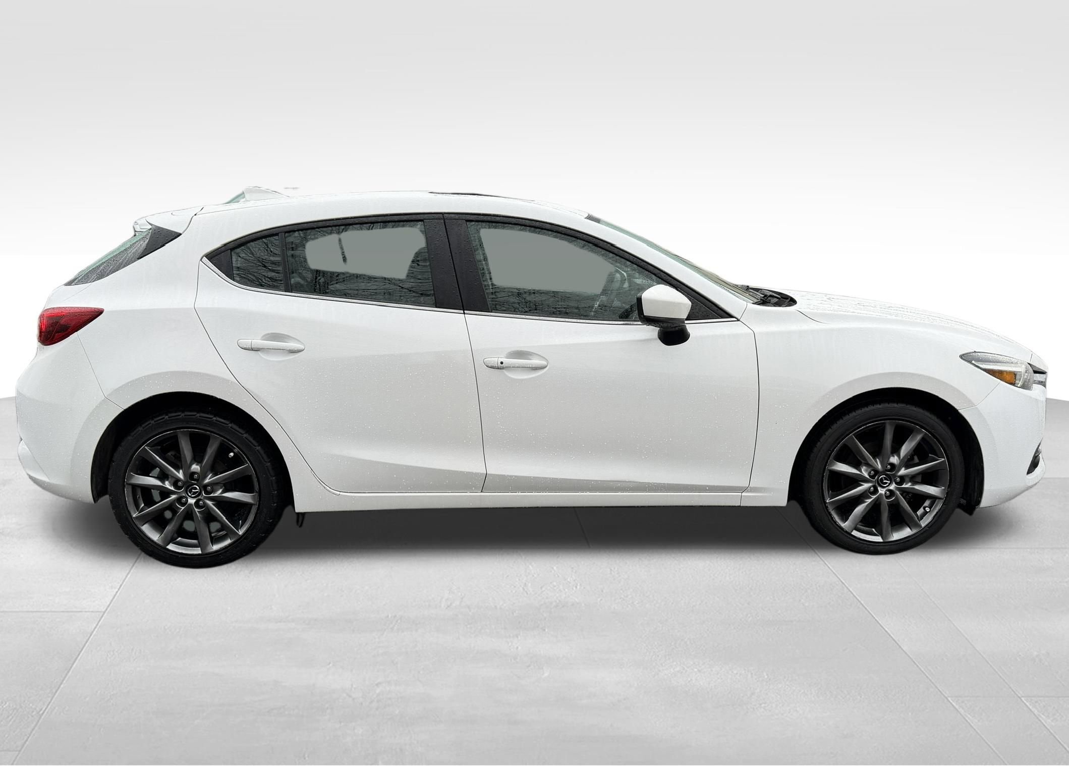 Used 2018 MAZDA MAZDA3 Grand Touring FWD image 4