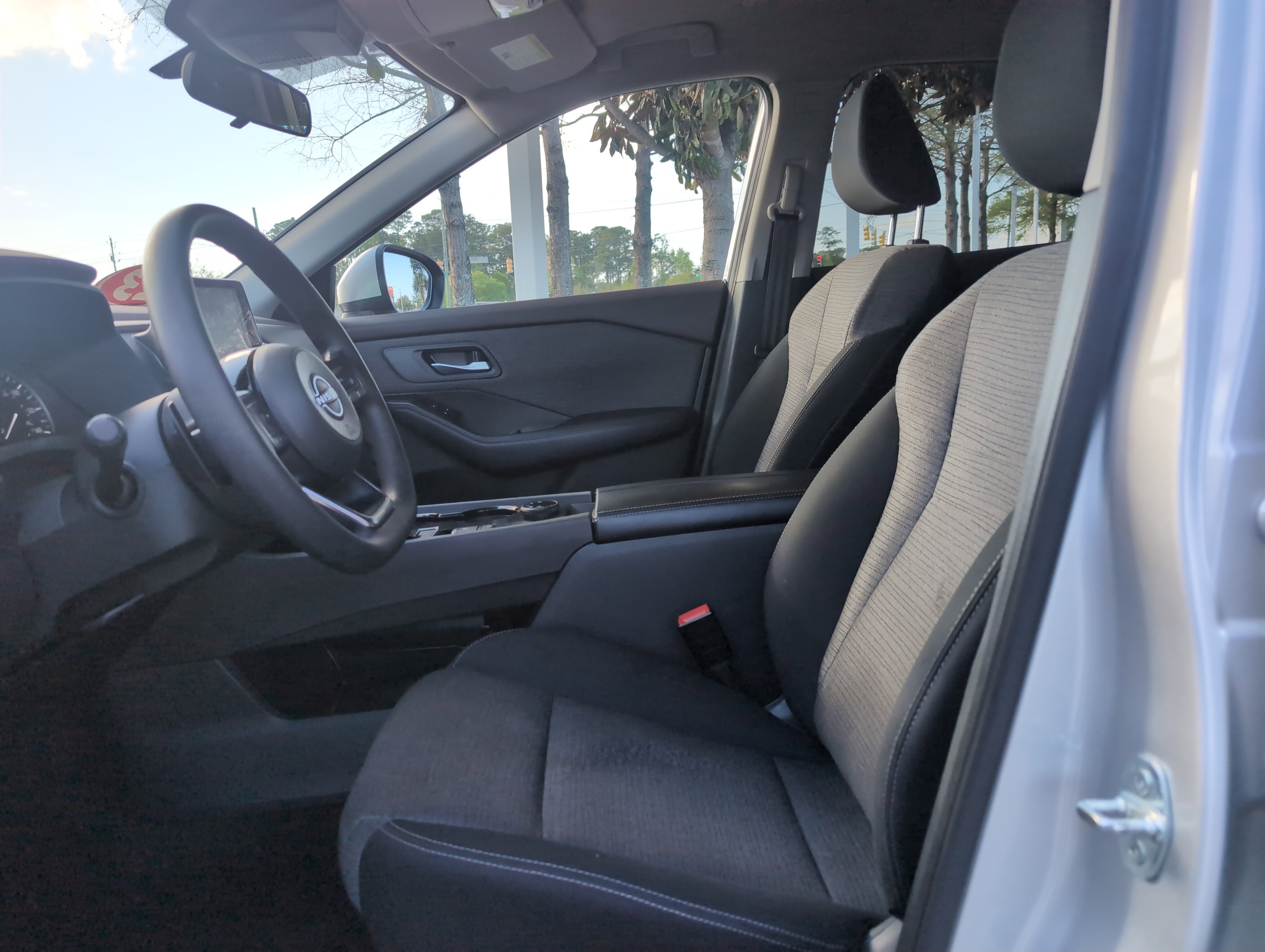 Used 2023 Nissan Rogue SV AWD/4WD image 16