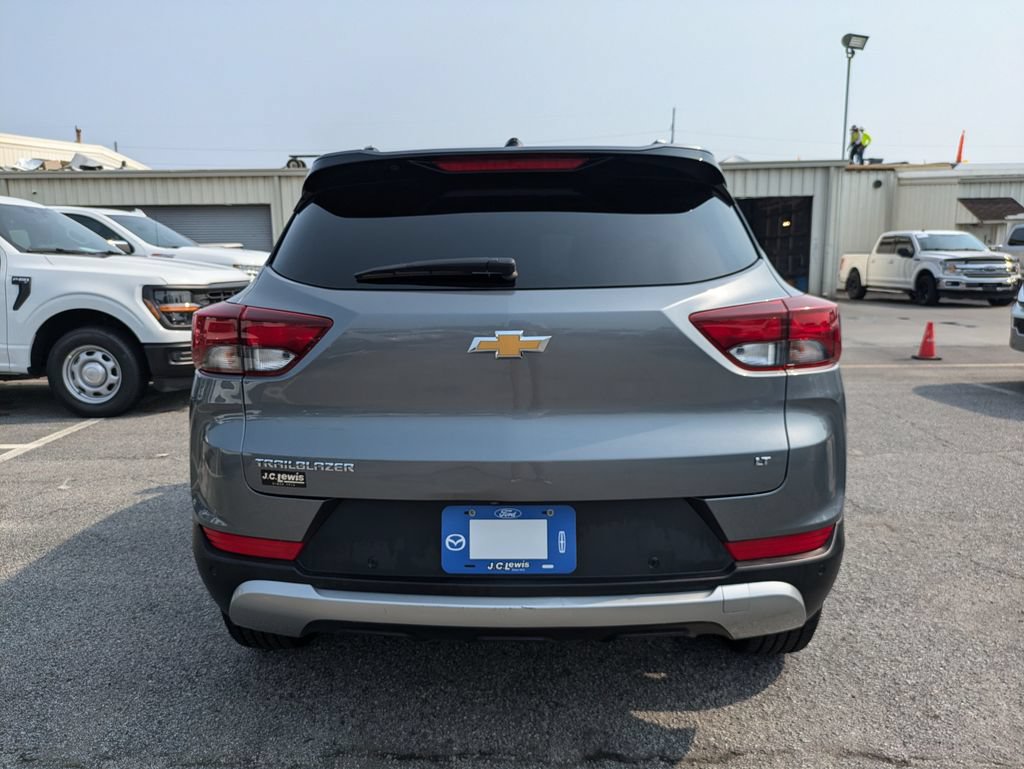 Used 2022 Chevrolet TrailBlazer LT w/ Convenience Package FWD image 5