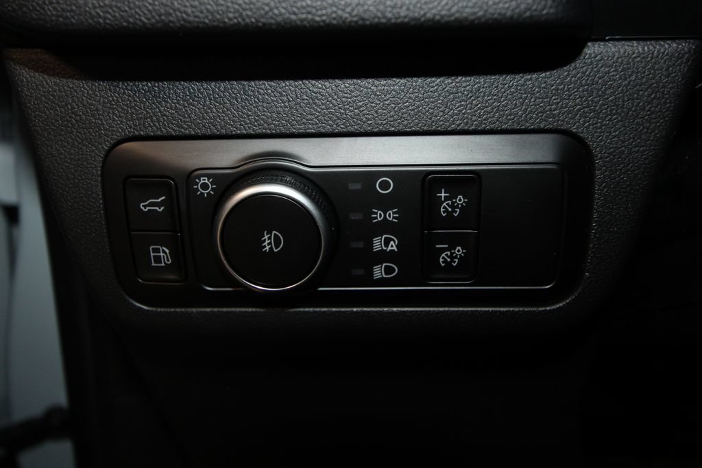Used 2025 Ford Escape SE w/ Class II Trailer Tow Package FWD image 9