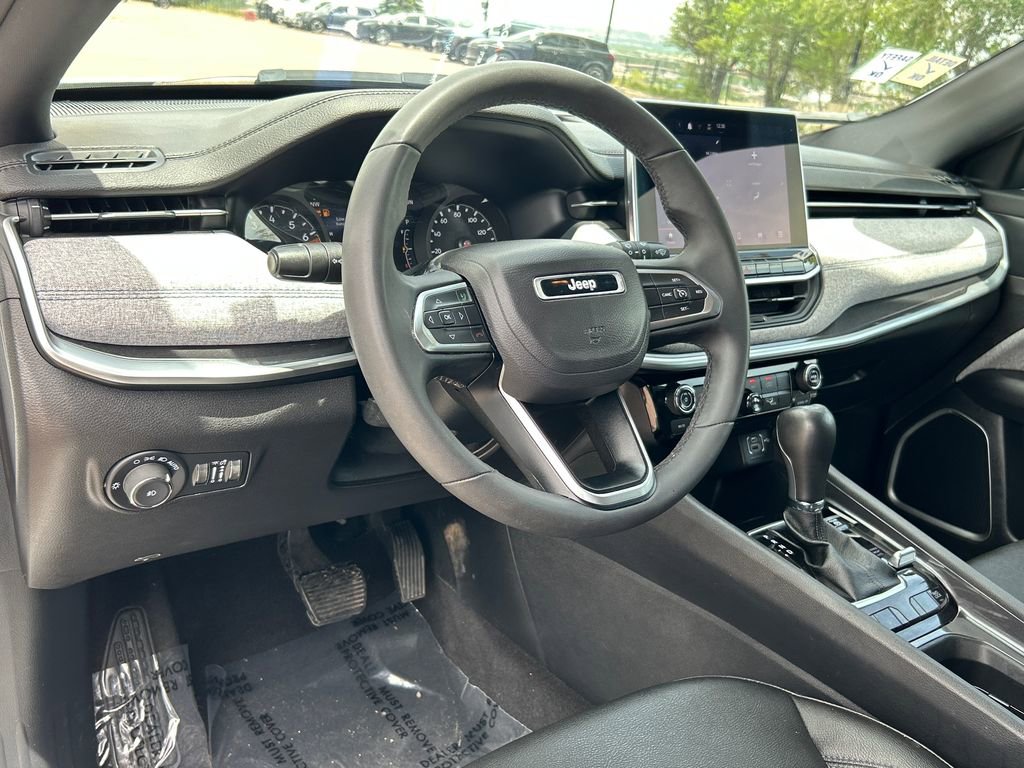 Used 2024 Jeep Compass Latitude AWD/4WD image 7