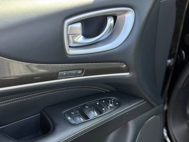 Used 2019 INFINITI QX60 Luxe w/ Essential Package image 11