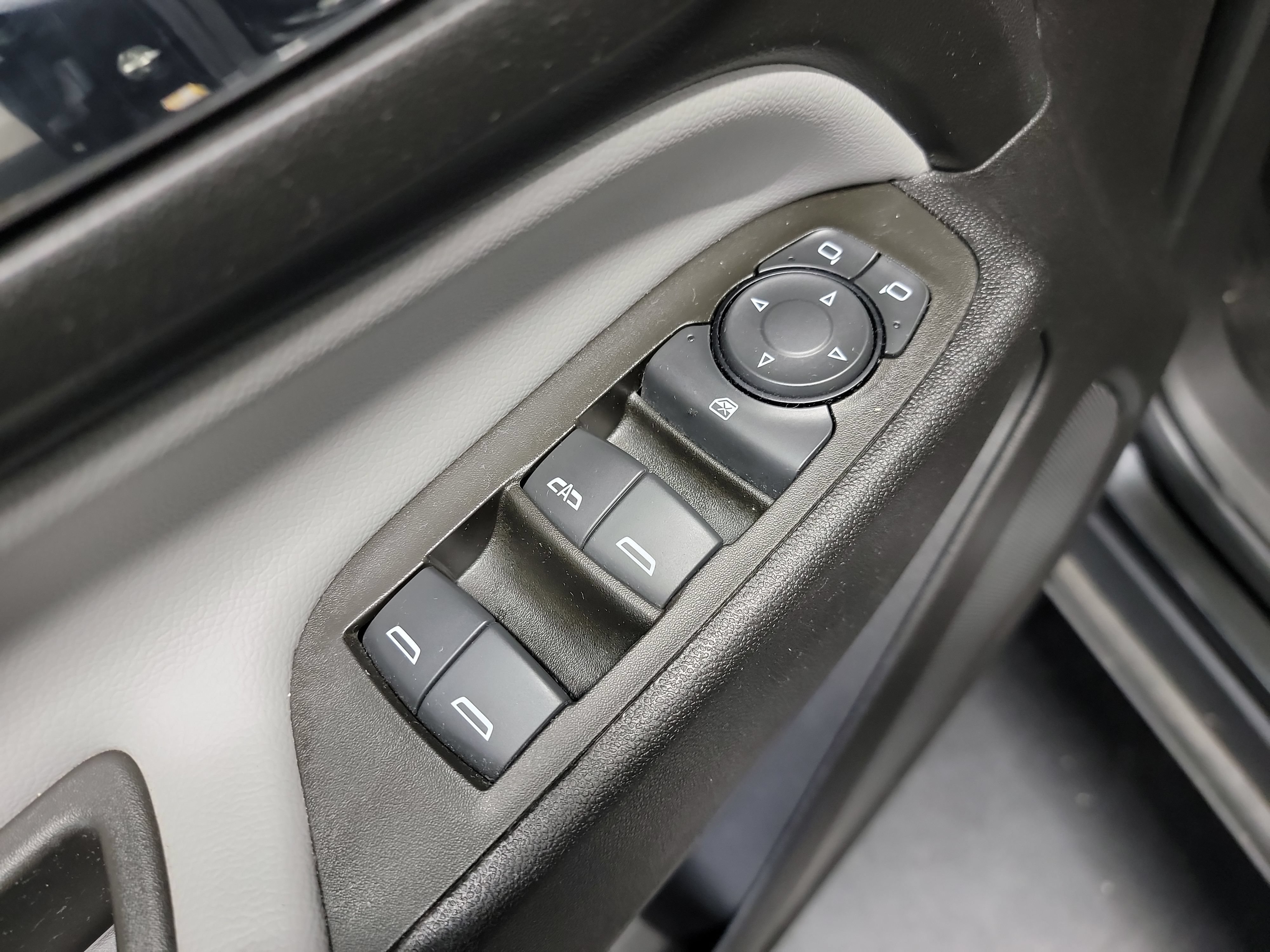 Used 2024 Chevrolet Equinox LS FWD image 14