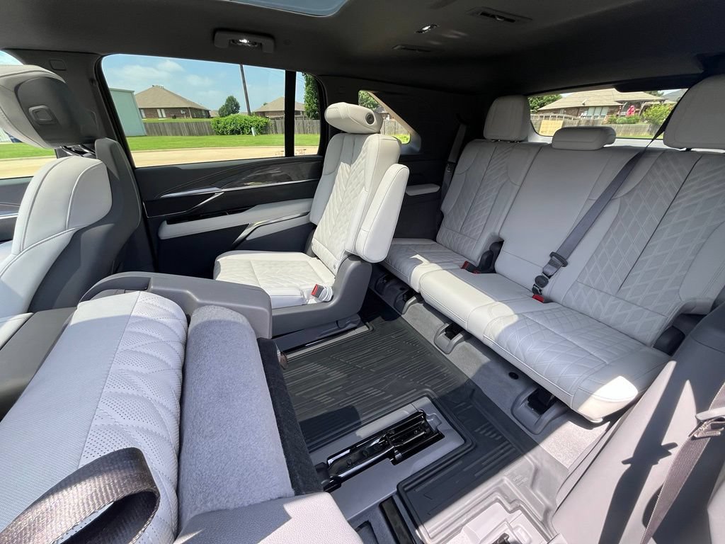 New 2026 Cadillac Escalade IQ Sport 1 w/ LPO, ONYX Package AWD/4WD image 21