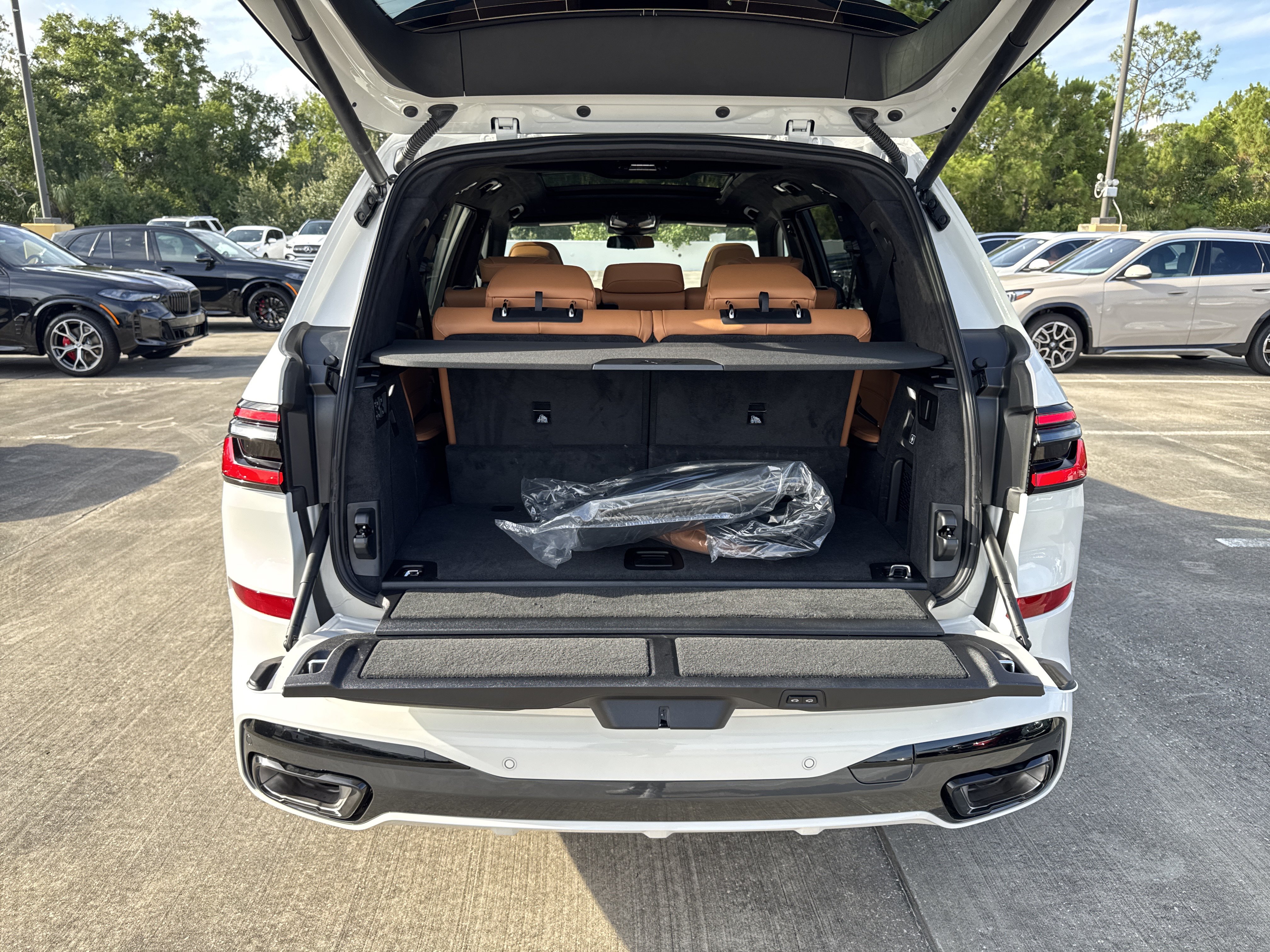 New 2027 BMW X7 xDrive40i w/ M Sport Package AWD/4WD image 13
