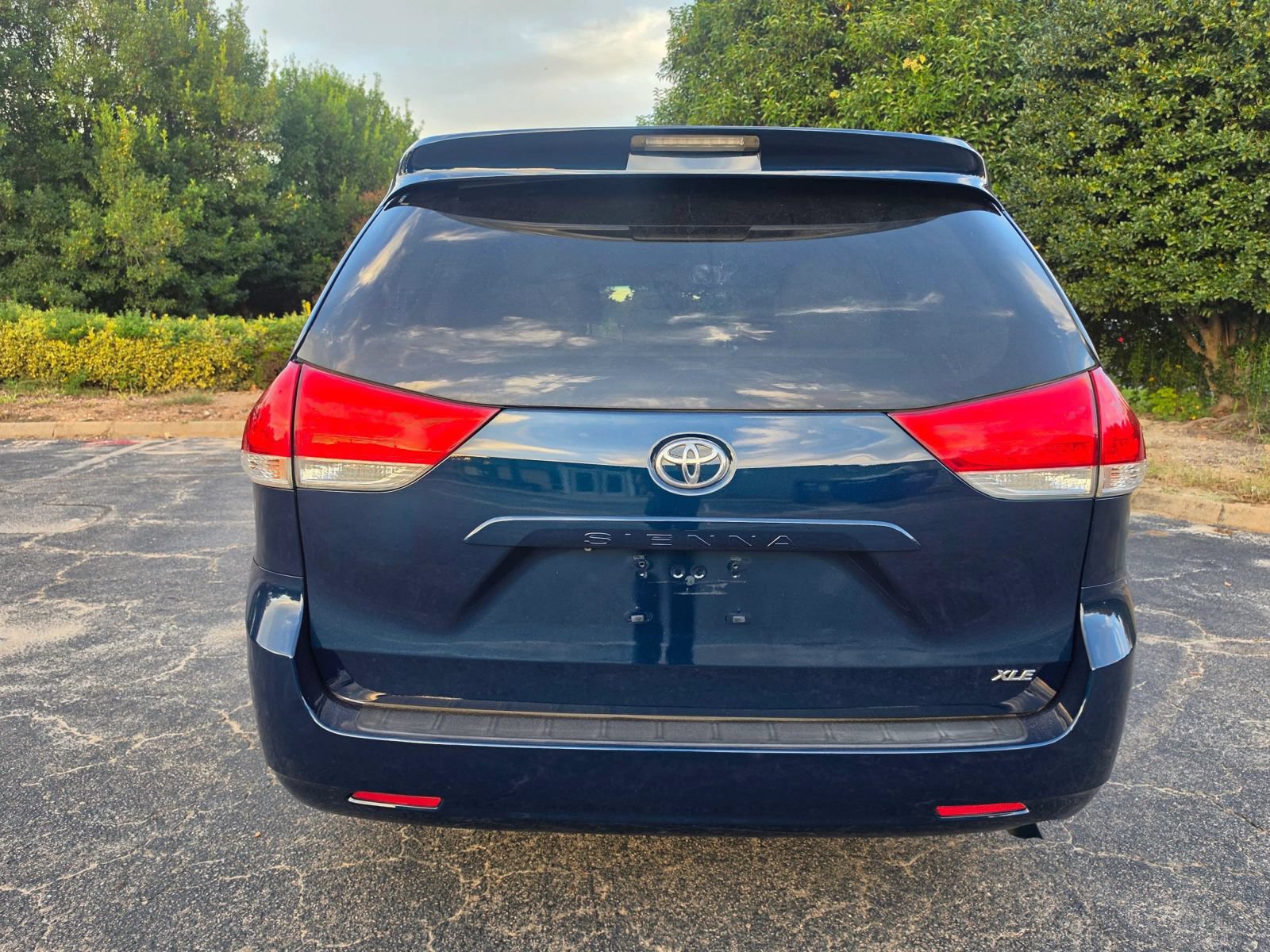 Used 2012 Toyota Sienna XLE FWD image 7