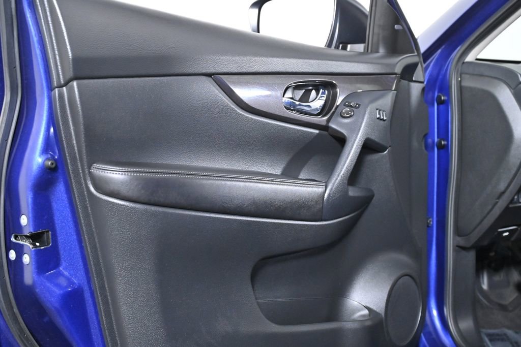 Used 2019 Nissan Rogue SV w/ Sun & Sound Touring Package image 31