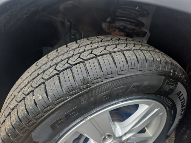 Used 2019 Chevrolet Trax LT w/ LT Convenience Package AWD/4WD image 28