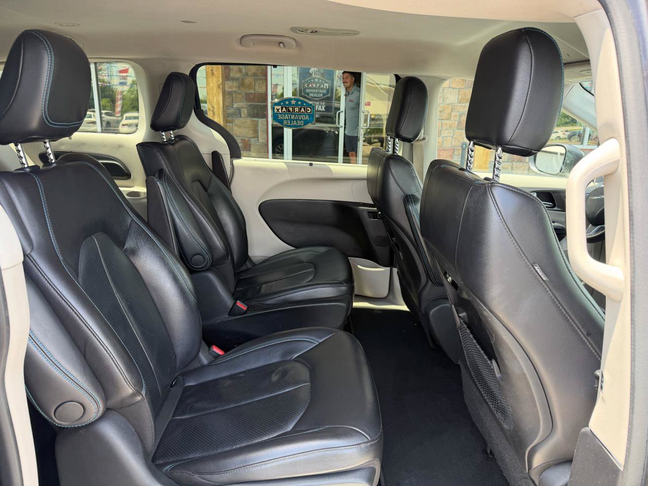 Used 2021 Chrysler Pacifica Touring-L FWD image 19