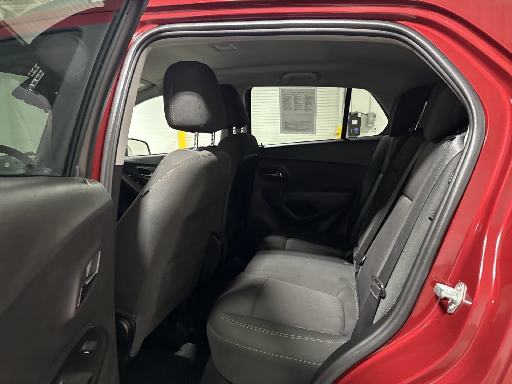 Used 2020 Chevrolet Trax LT FWD image 22
