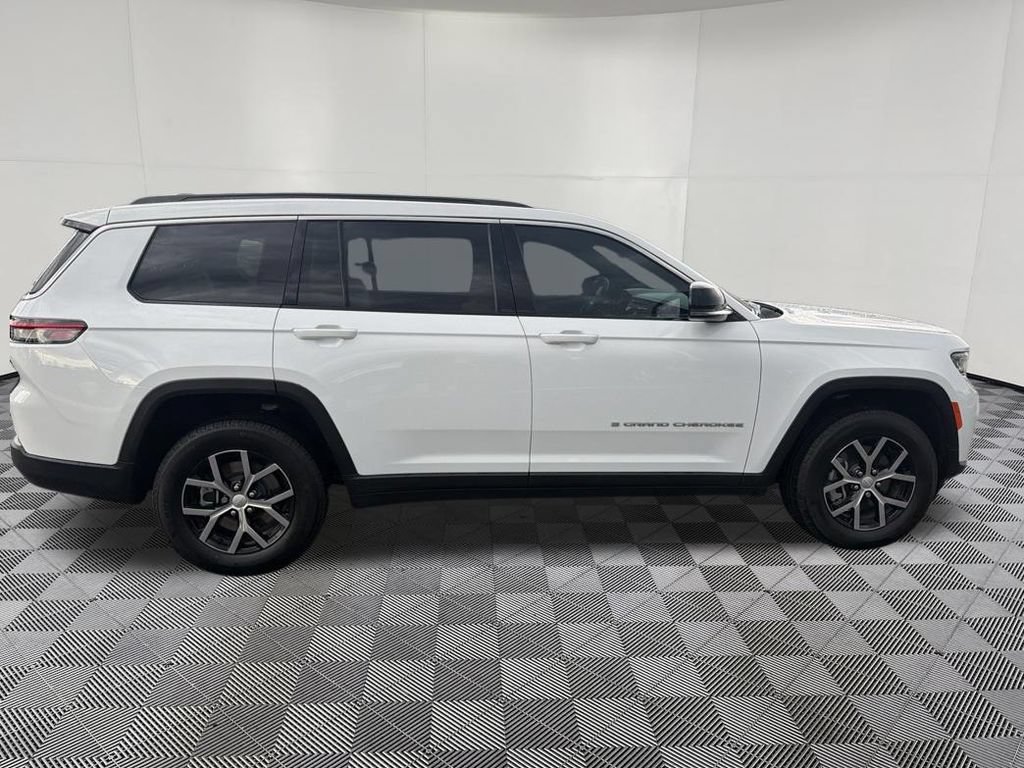 Used 2025 Jeep Grand Cherokee L Limited w/ Trailer Tow Package AWD/4WD image 8