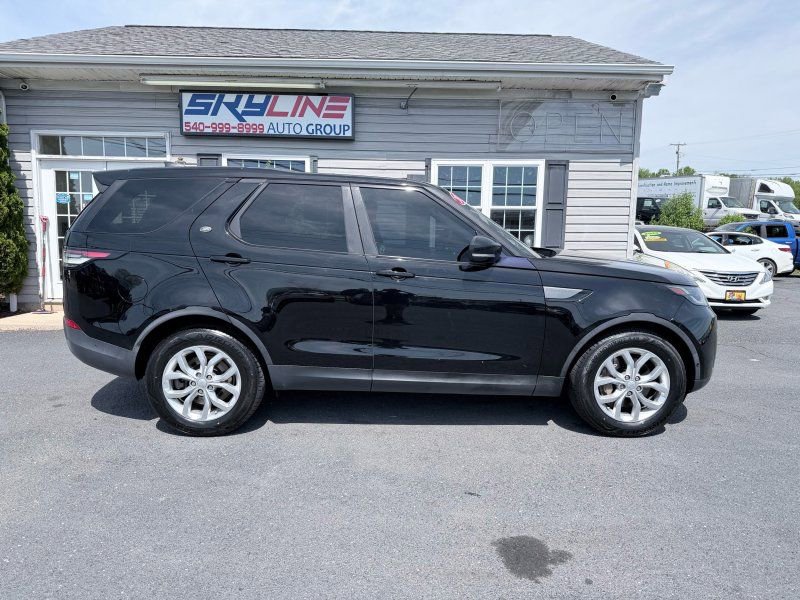 Used 2019 Land Rover Discovery SE AWD/4WD image 1