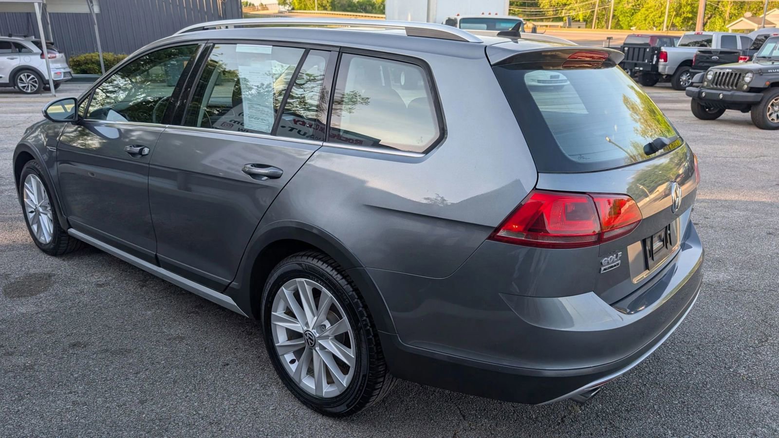 Used 2017 Volkswagen Golf Alltrack SE image 6